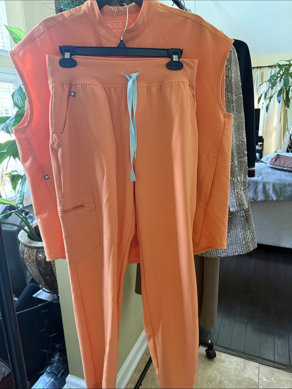 Figs Womens  vibrant orange Jogger Pants and Top with Contrast Drawstring! New!!